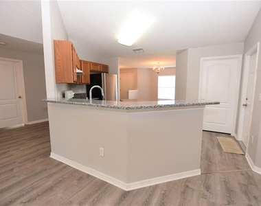 6835 Hunters Crossing Boulevard - Photo Thumbnail 7