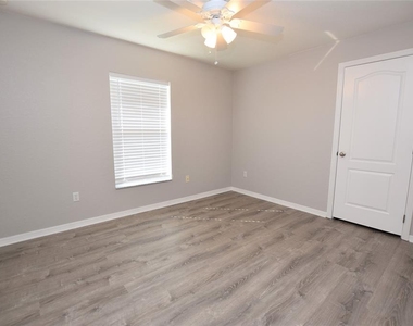 6835 Hunters Crossing Boulevard - Photo Thumbnail 17