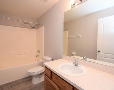 6835 Hunters Crossing Boulevard - Photo Thumbnail 14