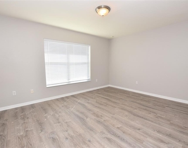 6835 Hunters Crossing Boulevard - Photo Thumbnail 13