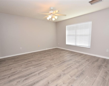 6835 Hunters Crossing Boulevard - Photo Thumbnail 10