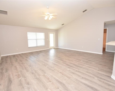 6835 Hunters Crossing Boulevard - Photo Thumbnail 9
