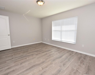 6835 Hunters Crossing Boulevard - Photo Thumbnail 15