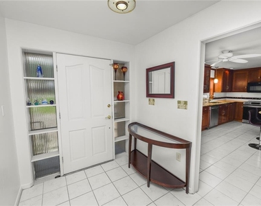 228 W Lake Ina Drive - Photo Thumbnail 6