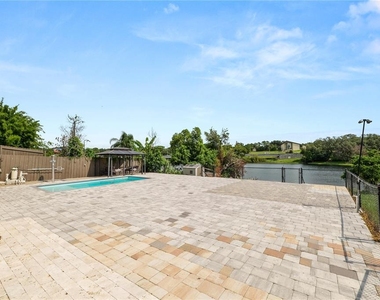 228 W Lake Ina Drive - Photo Thumbnail 32