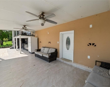 228 W Lake Ina Drive - Photo Thumbnail 29