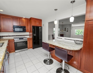228 W Lake Ina Drive - Photo Thumbnail 9