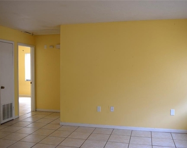 7423 Sw 42nd Pl - Photo Thumbnail 4