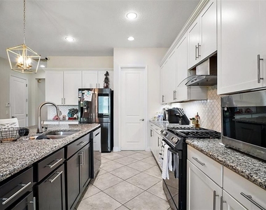 9153 Carmela Avenue - Photo Thumbnail 11