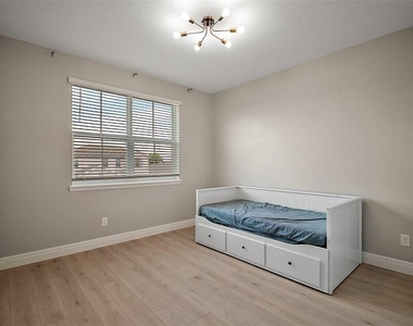 9153 Carmela Avenue - Photo Thumbnail 26