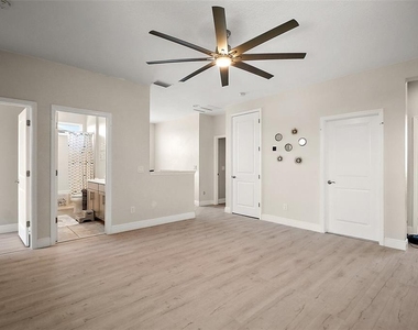 9153 Carmela Avenue - Photo Thumbnail 20