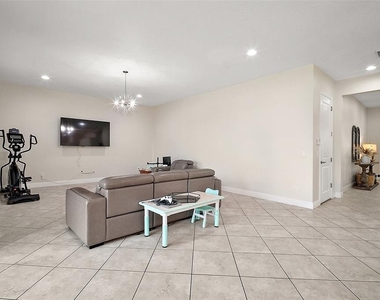 9153 Carmela Avenue - Photo Thumbnail 8