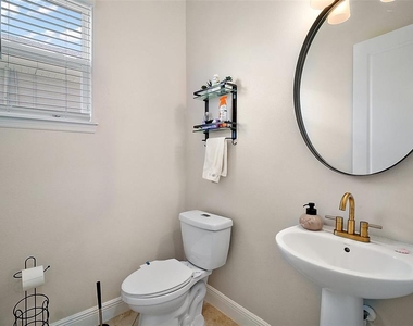 9153 Carmela Avenue - Photo Thumbnail 5