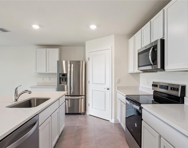 4770 Sw 88th Lane - Photo Thumbnail 5