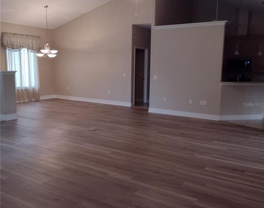 592 Dowling Circle - Photo Thumbnail 17