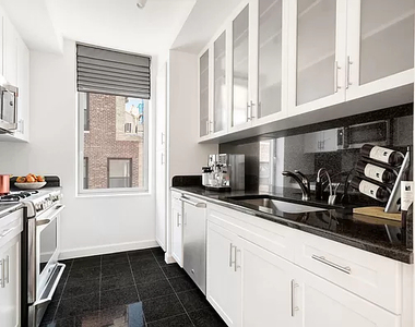 West 39th Street - Photo Thumbnail 2