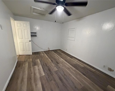 410 W Howry Avenue - Photo Thumbnail 1