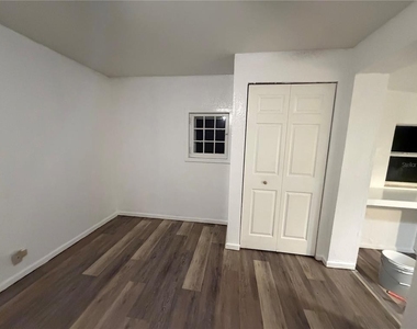 410 W Howry Avenue - Photo Thumbnail 2