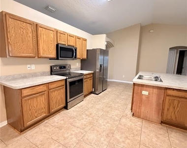 63 Richmond Dr. - Photo Thumbnail 5
