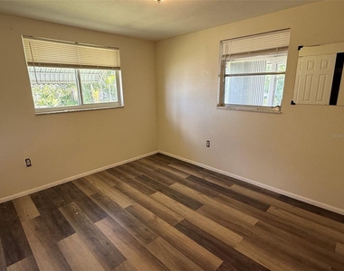 5405 Riverside Drive - Photo Thumbnail 5