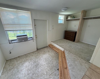 5405 Riverside Drive - Photo Thumbnail 11