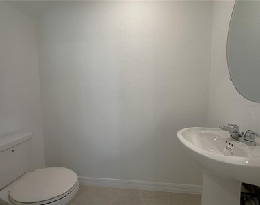 28537 Sweet Meadow Drive - Photo Thumbnail 7