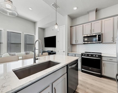 2313 Lindstrom Street - Photo Thumbnail 13