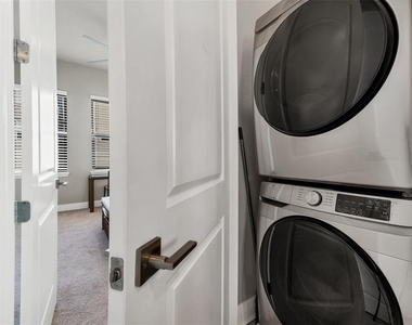 2313 Lindstrom Street - Photo Thumbnail 24