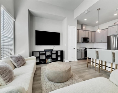 2313 Lindstrom Street - Photo Thumbnail 17