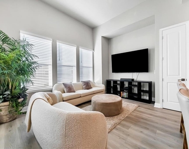 2313 Lindstrom Street - Photo Thumbnail 18