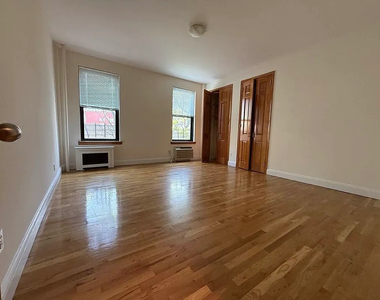 200 Riverside Drive - Photo Thumbnail 3