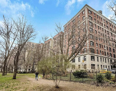 200 Riverside Drive - Photo Thumbnail 10