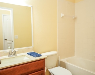 8834 39th Street Circle E - Photo Thumbnail 18