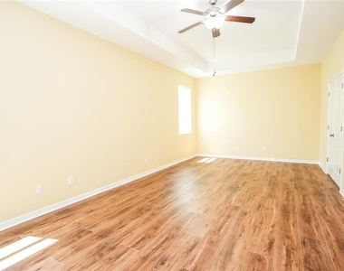 8834 39th Street Circle E - Photo Thumbnail 11
