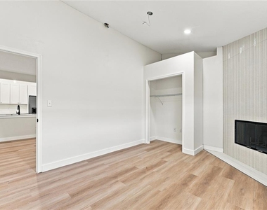 2405 Appaloosa Circle - Photo Thumbnail 21