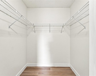 2405 Appaloosa Circle - Photo Thumbnail 16