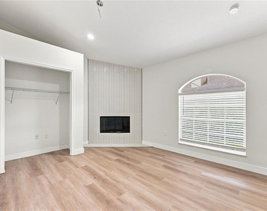 2405 Appaloosa Circle - Photo Thumbnail 6