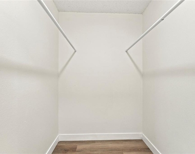 2405 Appaloosa Circle - Photo Thumbnail 15