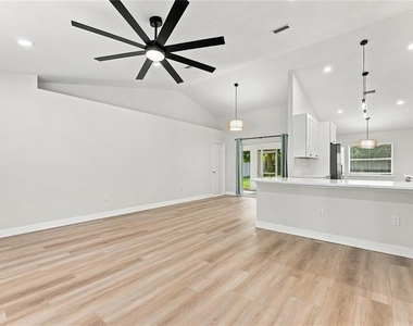 2405 Appaloosa Circle - Photo Thumbnail 11
