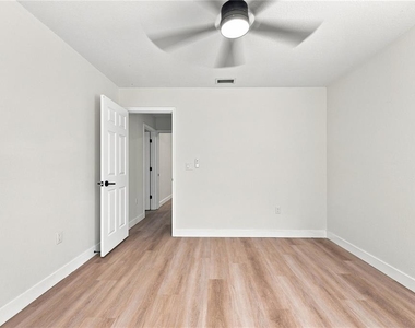2405 Appaloosa Circle - Photo Thumbnail 17