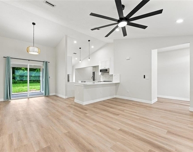 2405 Appaloosa Circle - Photo Thumbnail 13