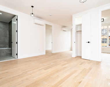 96 Moore St - Photo Thumbnail 10
