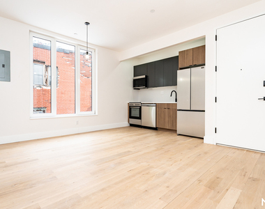 96 Moore St - Photo Thumbnail 4