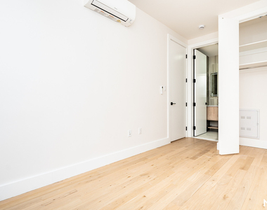 96 Moore St - Photo Thumbnail 7