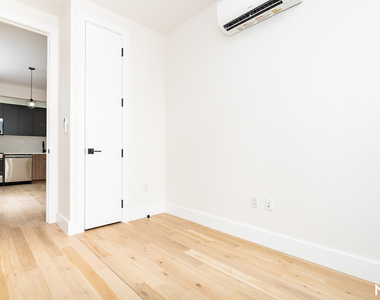 96 Moore St - Photo Thumbnail 17