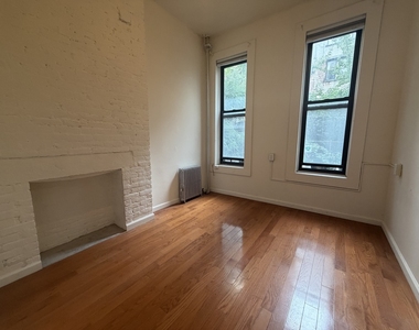 East 9th Street - Photo Thumbnail 1
