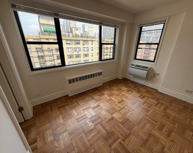 420 East 79th Street - Photo Thumbnail 2
