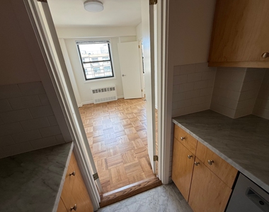 420 East 79th Street - Photo Thumbnail 7