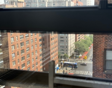 420 East 79th Street - Photo Thumbnail 4