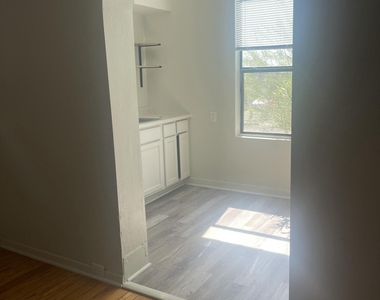 1907 Arizona Avenue - Photo Thumbnail 13